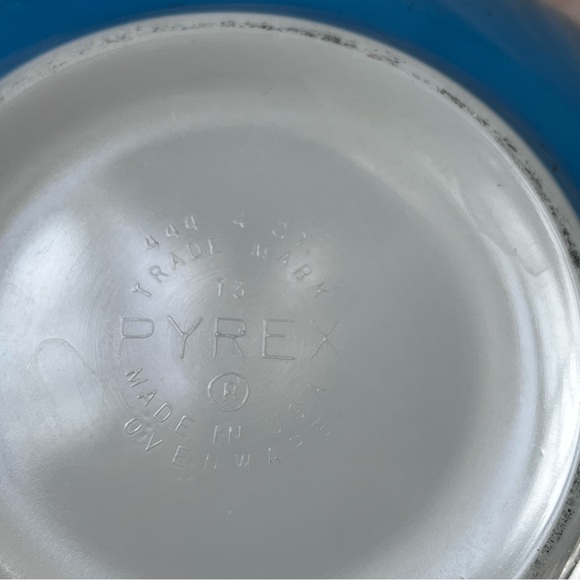 Vintage teal/blue Pyrex 4qt Cinderella bowl #444 - Picture 3 of 7